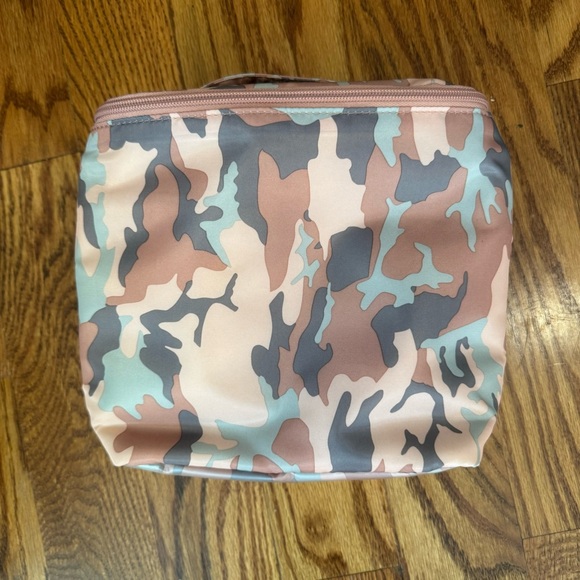 lug Handbags - *LOWEST PRICE* EUC Lug Dolly Cosmetics Bag - Camo Rose